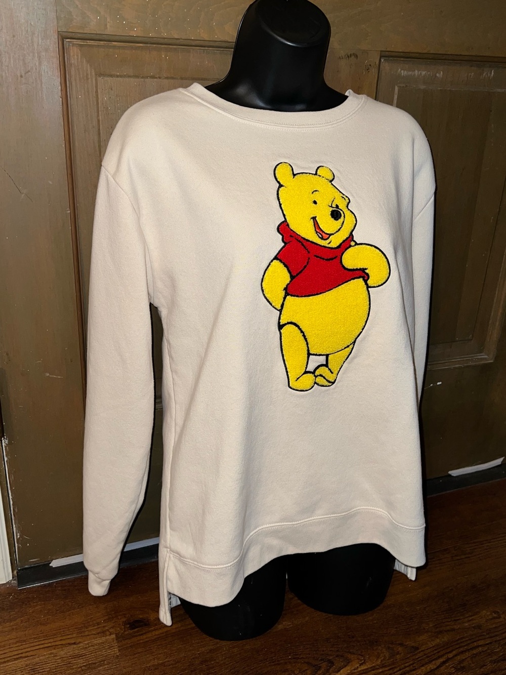 Disney Winnie the Pooh Ivory Embroidered Classic Crewneck Sweatshirt Size L - Picture 4 of 7